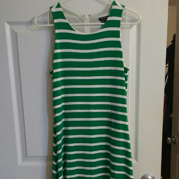 Ann Taylor sz 6 striped green & white asymmetrical