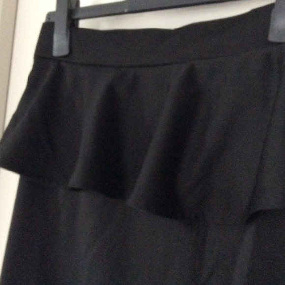 Ruffle skirt - Picture 2 of 4