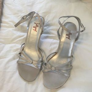 Jellypop silver high heel strapp shoes size 7.5