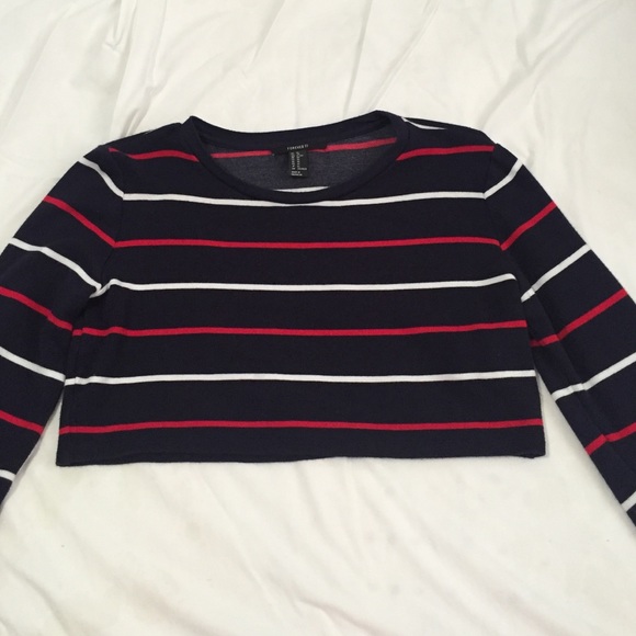 Long sleeved crop top