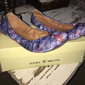 Lucky Brand Emmie2 flats. 6.5. Blue/red paisley
