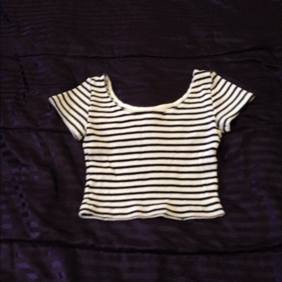 🛑🛑SOLD🛑🛑H&M Cute ribbed crop top. - Picture 2 of 4