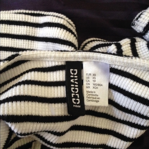 🛑🛑SOLD🛑🛑H&M Cute ribbed crop top. - Picture 3 of 4