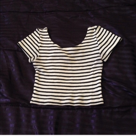 🛑🛑SOLD🛑🛑H&M Cute ribbed crop top. - Picture 4 of 4