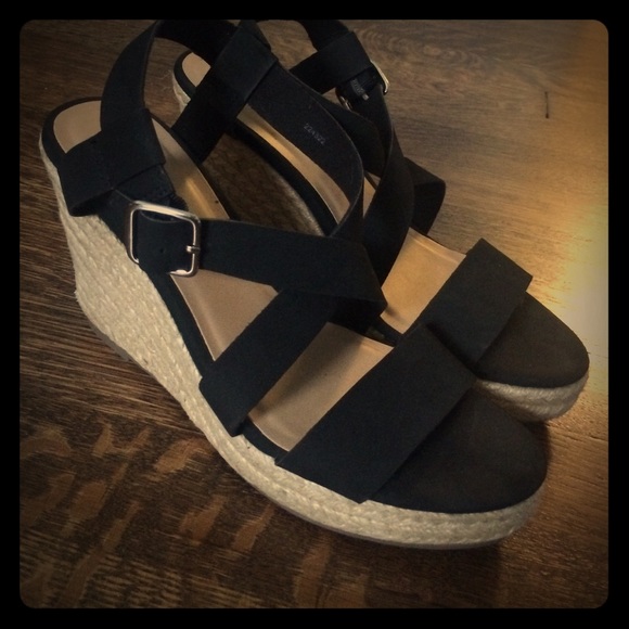 Black sandal wedges