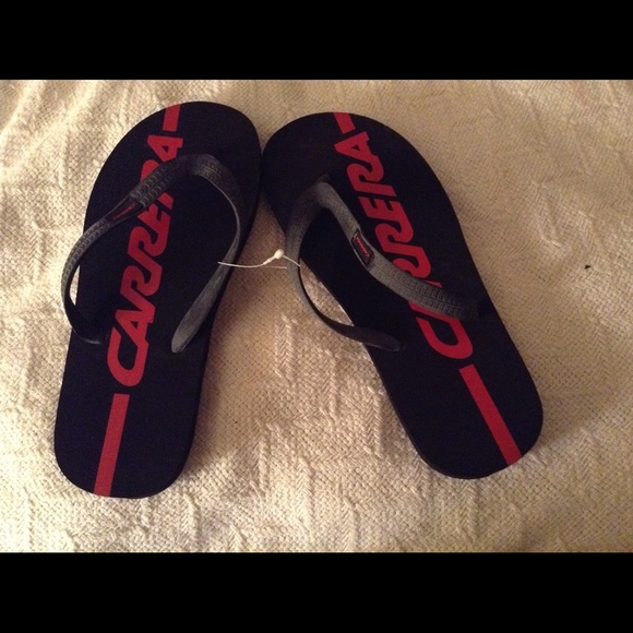 Carrera flip flops with storage bag.