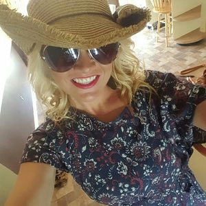 Meet your Posher, Danielle