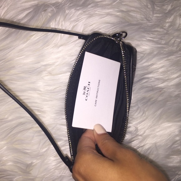 BRAND NEW COACH WRISTLET - IN BOX - Picture 2 of 2