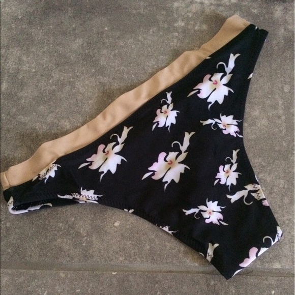 New Gorgeous Floral Wrap Around Bikini✨ - Picture 3 of 3