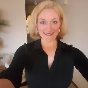 Meet your Posher, Courtney