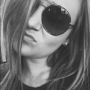 Meet your Posher, Leah