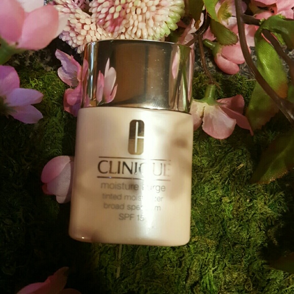 Clinique Other - Clinique moisture surge tinted moisturizer