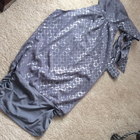 Gray and silver tank top - Picture 2 of 4