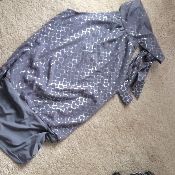 Gray and silver tank top - Picture 3 of 4