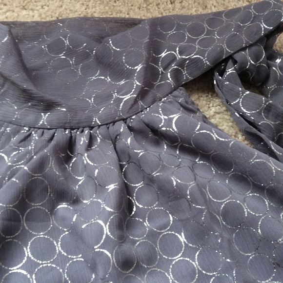 Gray and silver tank top - Picture 4 of 4