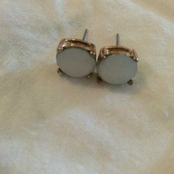 post earrings - Picture 3 of 3