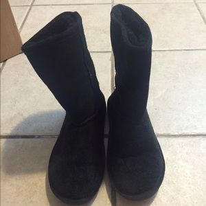 Black Bearpaw boots $20