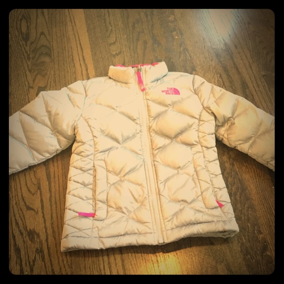 Hello today Selling a girls north face jacket 😀😀