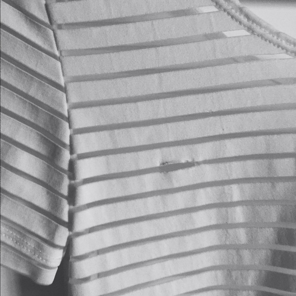 White mesh shadow striped crop top - Picture 2 of 4