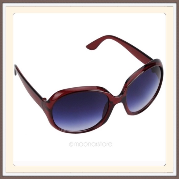 Boutique Accessories - Oversized Retro Shades.