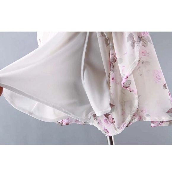 🌸BOUTIQUE🌸 LAST ONE Rose Romper - Picture 4 of 4