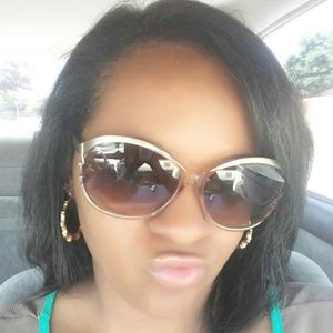 Meet your Posher, Latoya