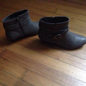 Comfortable, Nice Looking Gray Ankle Boot