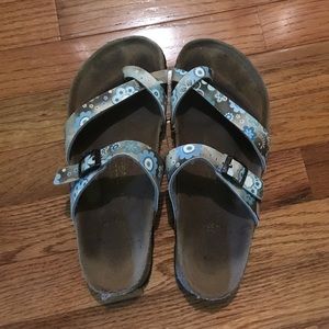 Unique blue and brown flower Papillio