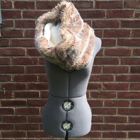 American Eagle Faux Fur Scarf