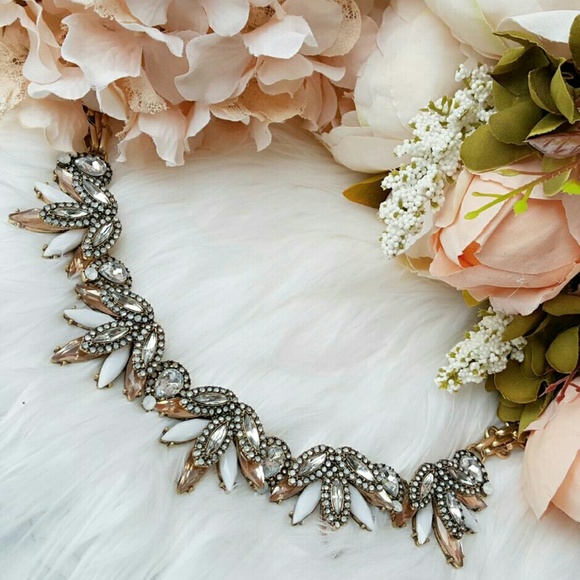 SOLD OUT 🌹 Pink/Clear Crystal Statement Necklace