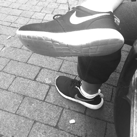 Black and white roshes