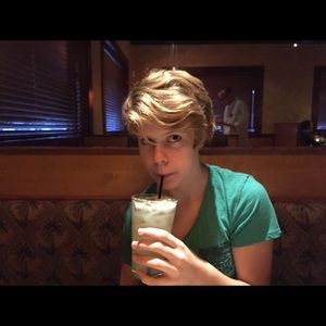 Meet your Posher, Katelyn