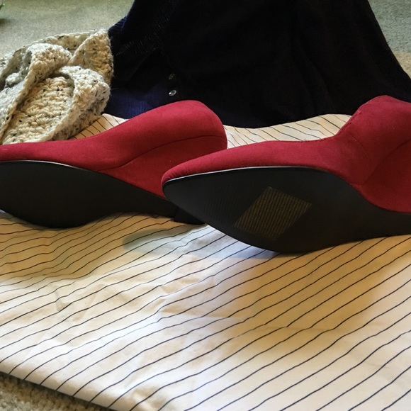 SOLD in bundle!  Sexy Red Wedges - Picture 2 of 3