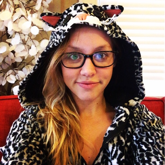 Meet your Posher, Abby - Picture 2 of 2