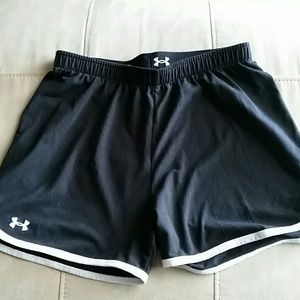 Youth Under Armour black short sz youth largeb