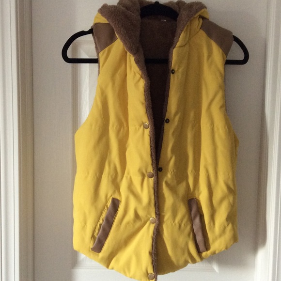 Yellow vest, lined. - Picture 1 of 4
