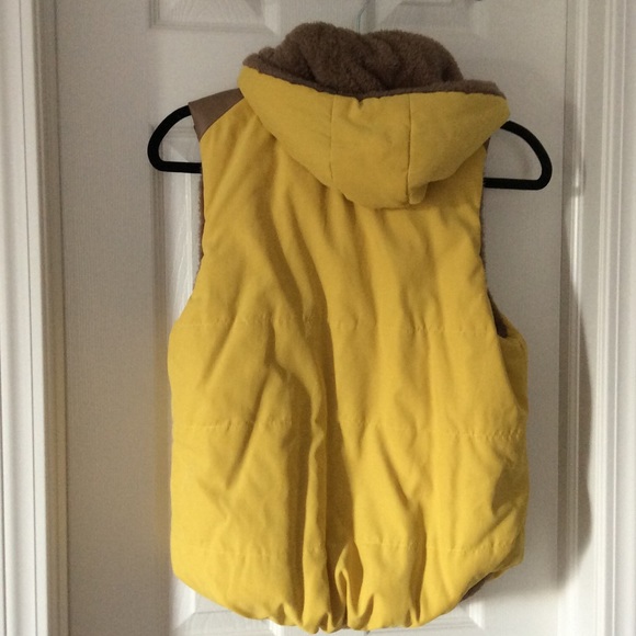 Yellow vest, lined. - Picture 2 of 4