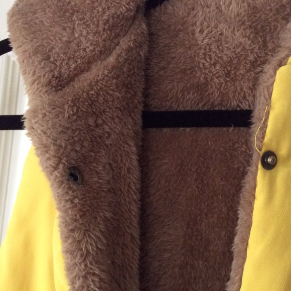 Yellow vest, lined. - Picture 3 of 4