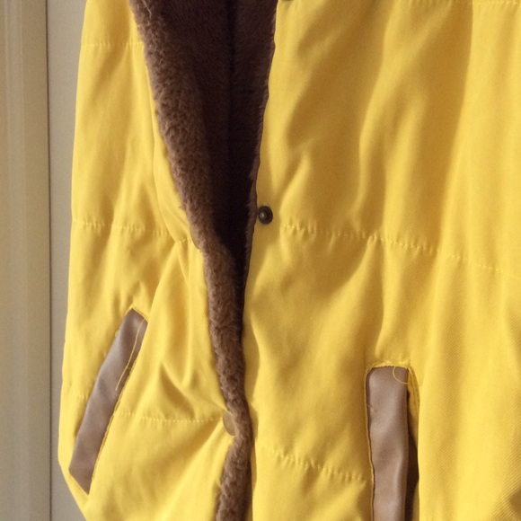 Yellow vest, lined. - Picture 4 of 4