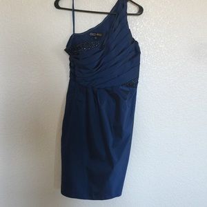 Red carpet Adrianna Papell dress