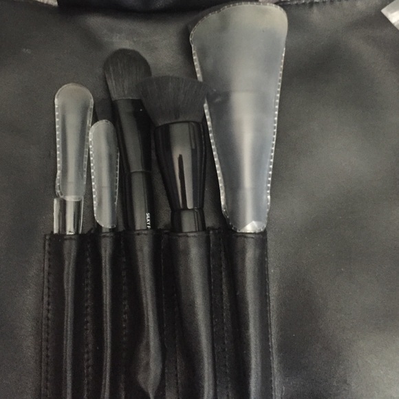 It cosmetic makeup brushes