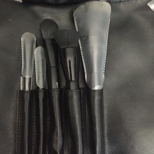It cosmetic makeup brushes