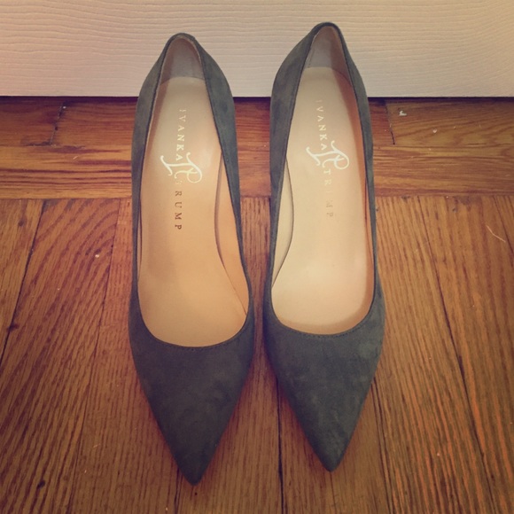 Ivanka Trump green suede pump size 7M