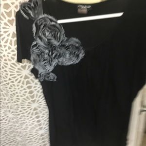 Adorable black dressy short sleeves top with roses