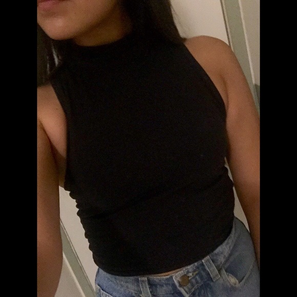 Turtle neck cropped tops - Picture 3 of 4