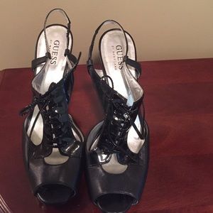 Smooth leather and patent leather sandal