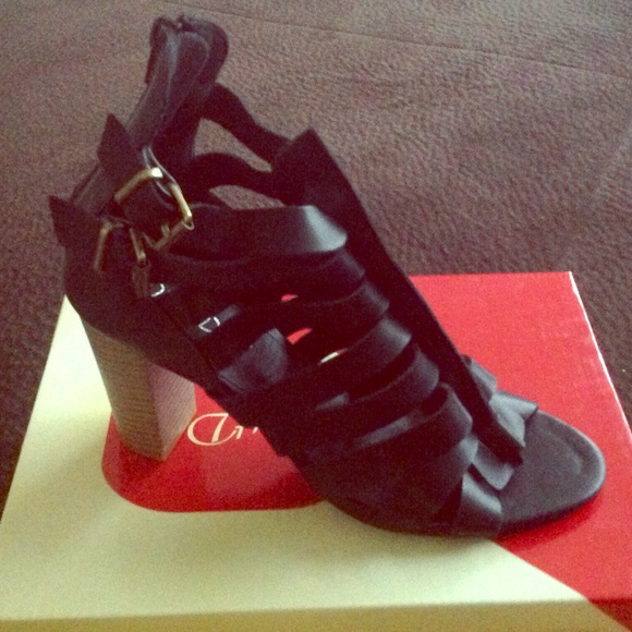 High heel peep toe