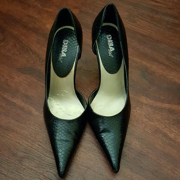 Pointed toe heels