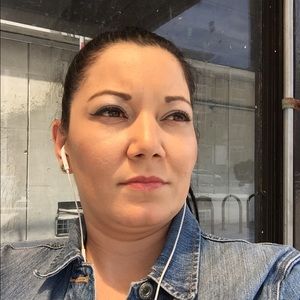 Meet your Posher, Claudia