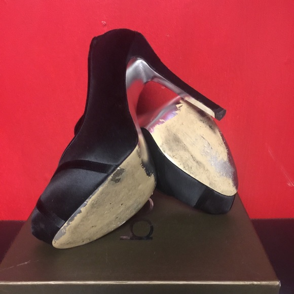 Shoes - Picture 2 of 4